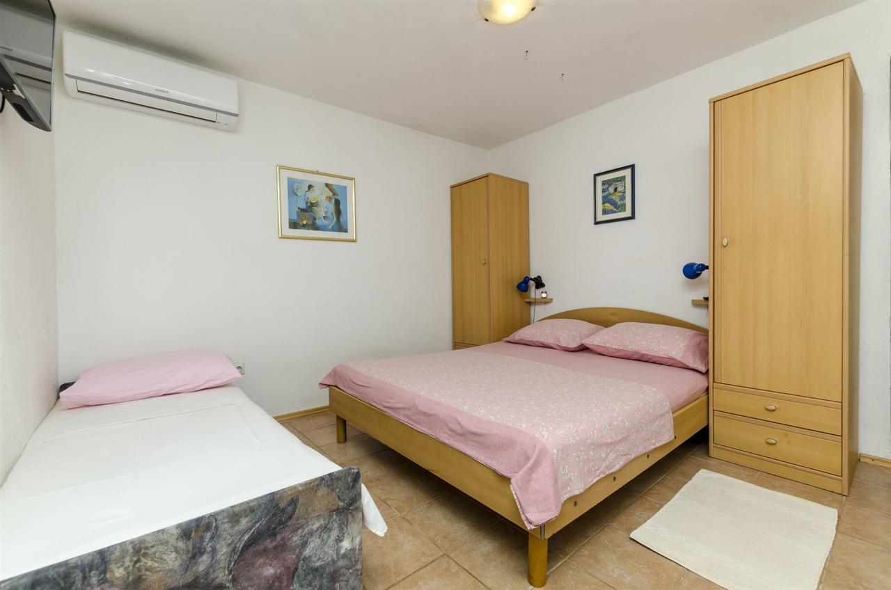 Apartments Zdenko Maslinica Bagian luar foto