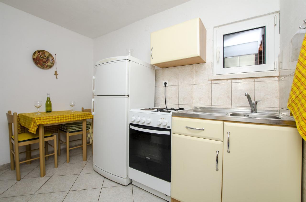 Apartments Zdenko Maslinica Bagian luar foto