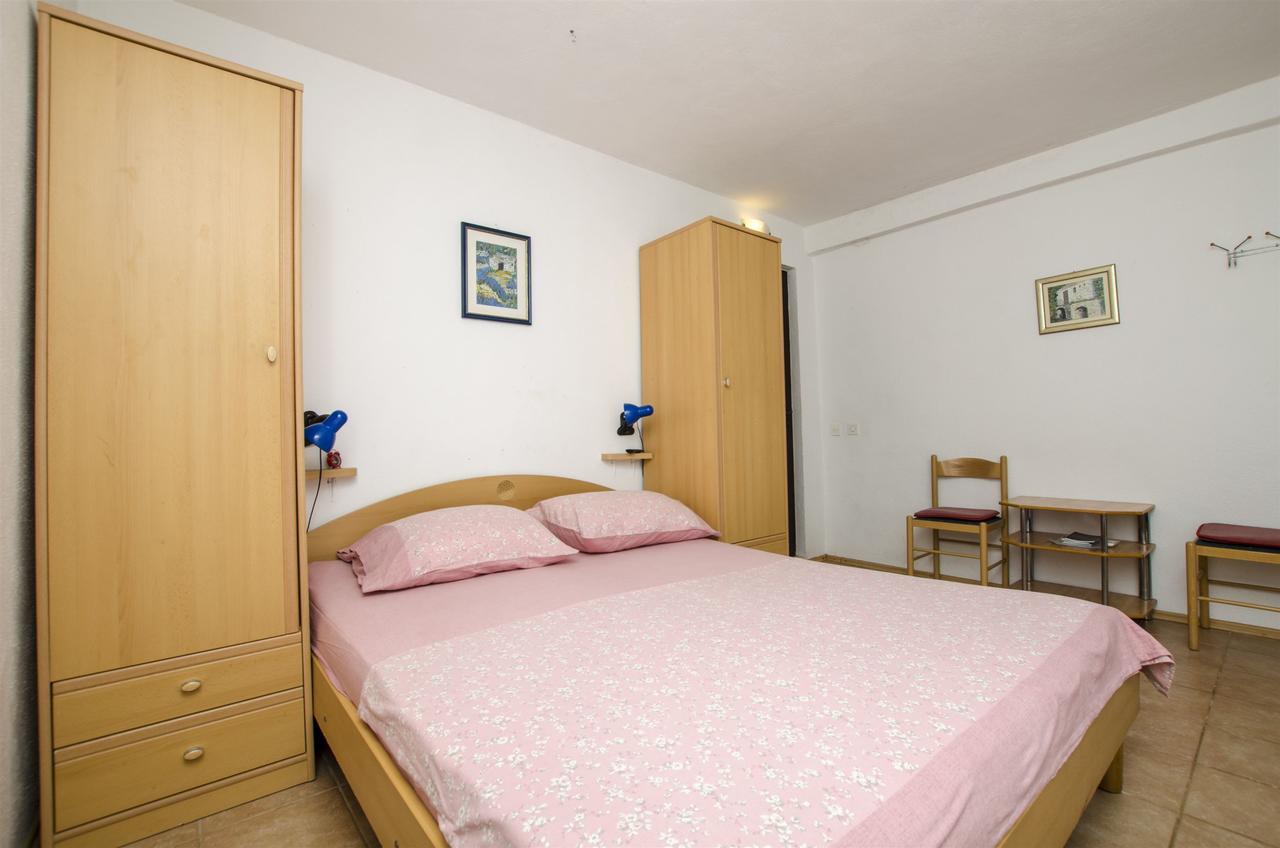 Apartments Zdenko Maslinica Bagian luar foto