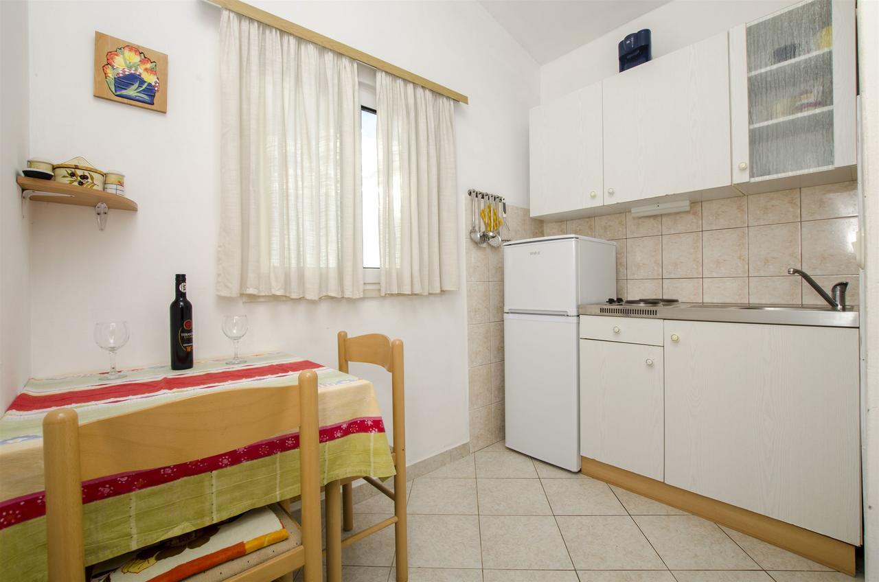 Apartments Zdenko Maslinica Bagian luar foto